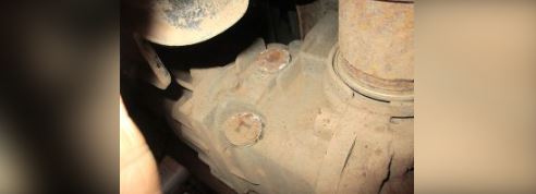 Some traditional differentials models have two separate plugs, one for draining fluid and one for adding fluid.